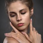 Feminina cu orice pret. Cu sinceritate despre lupta cu parul nedorit Feminina cu orice pret. Cu sinceritate despre lupta cu parul nedorit