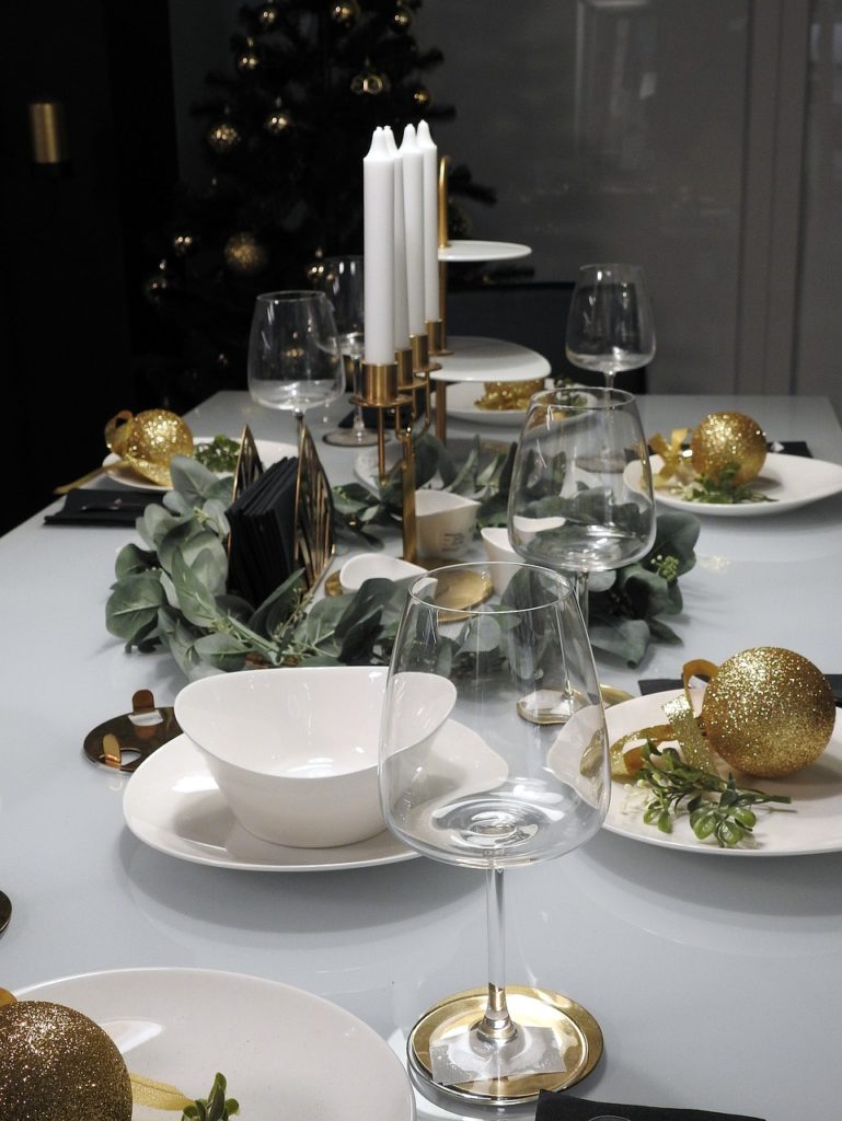 8 sfaturi pentru aranjarea mesei de Craciun