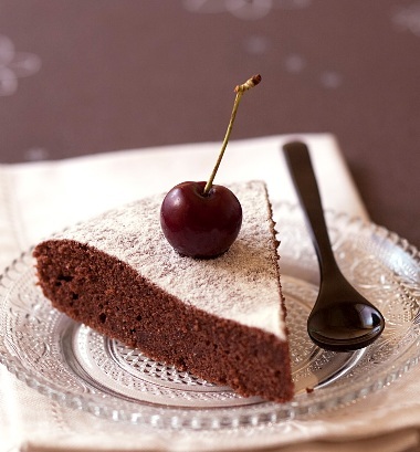 http://localhost/femeia/wp-content/uploads/2014/08/11/prajitura-simpla-ciocolata-iaurt-2.jpg