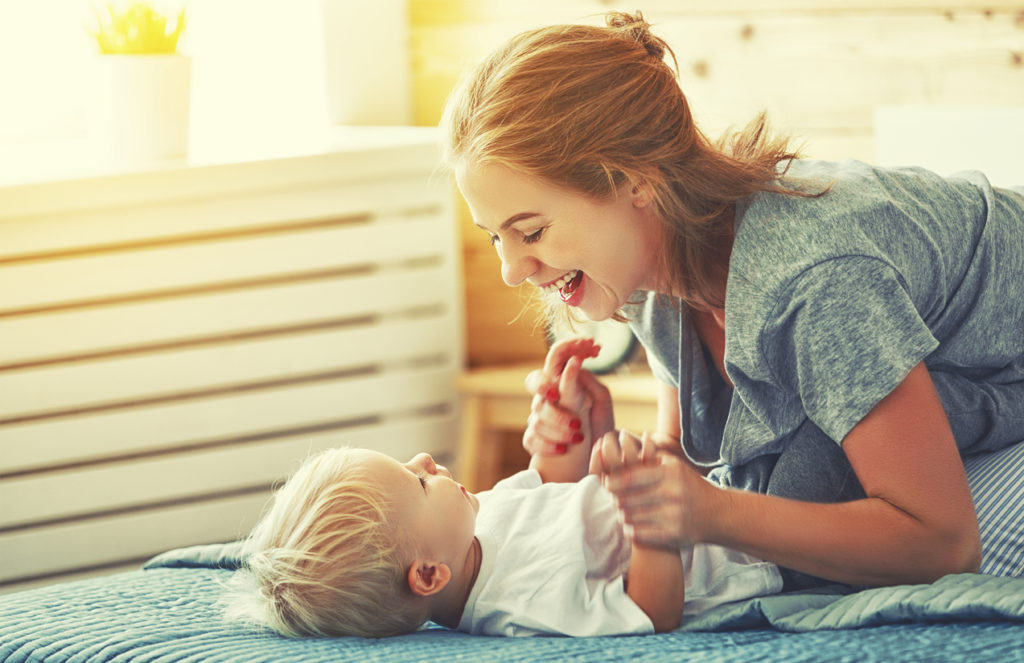 Jocuri pentru bebeluși și copii mici. Idei simple pentru dezvoltarea micuților