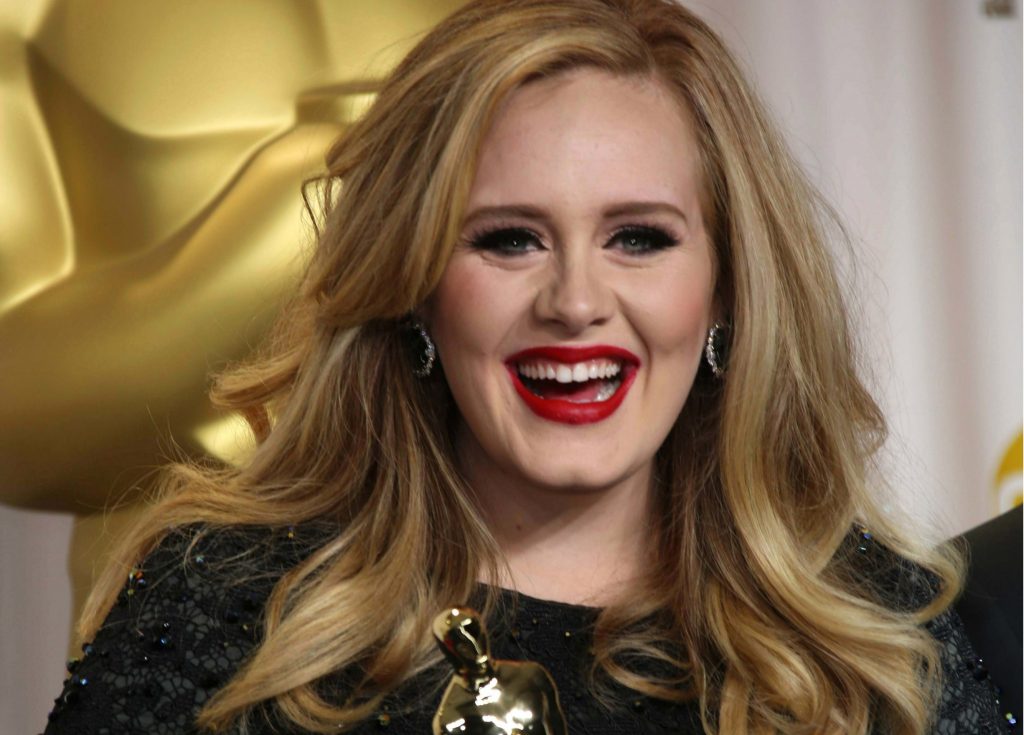 Femeile care au făcut formele generoase, sexi din nou. Iată câteva din secretele lor de stil