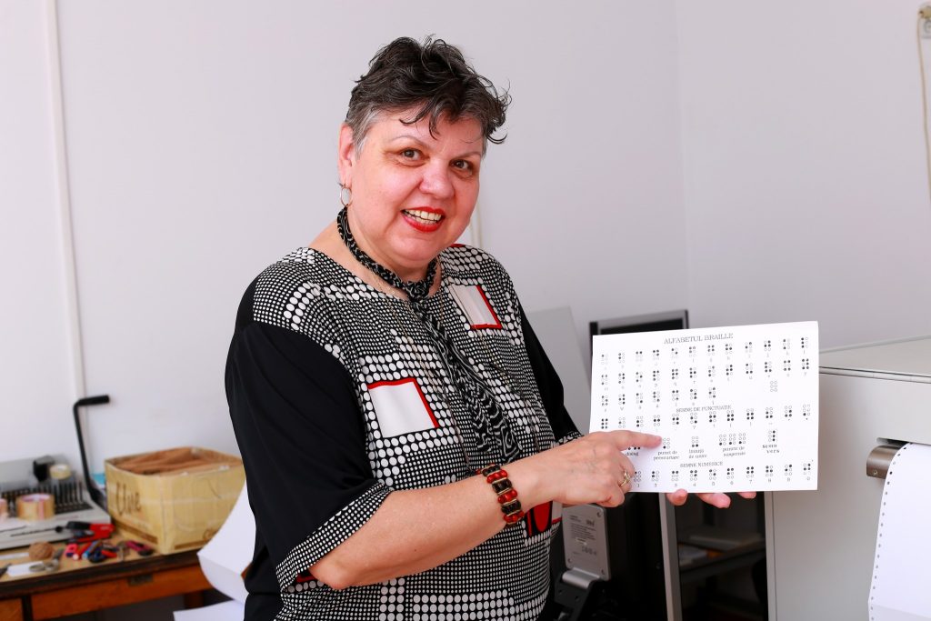 Oameni în slujba celor ce au nevoie: Transcriptorul nevăzătorilor