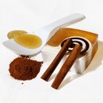 Miere cu scorțișoară, un remediu dulce