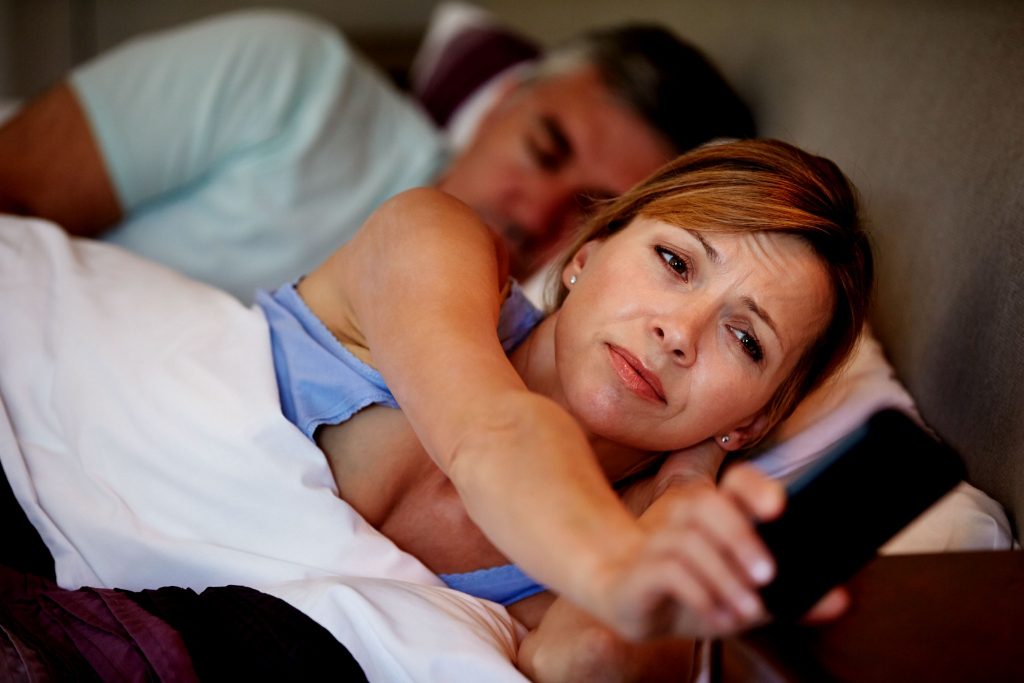 Cum să dormi cu adevărat bine. 5 lucruri esențiale care îți influențează nopțile