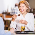 Untul de cacao - superalimentul care te ajută să te simți și să arăți din nou ca la 20 de ani Untul de cacao - superalimentul care te ajută să te simți și să arăți din nou ca la 20 de ani