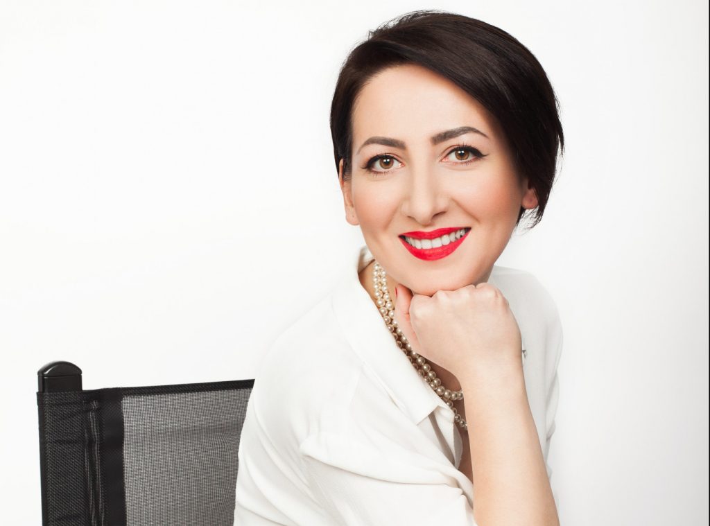 Viața privită printre farduri a Stelei Toderașcu