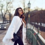 5 detalii de stil care te transformă într-o femeie elegantă, chiar dacă nu te îmbraci în fustă