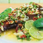 Crap cu salsa picantă (rețetă de Paște)