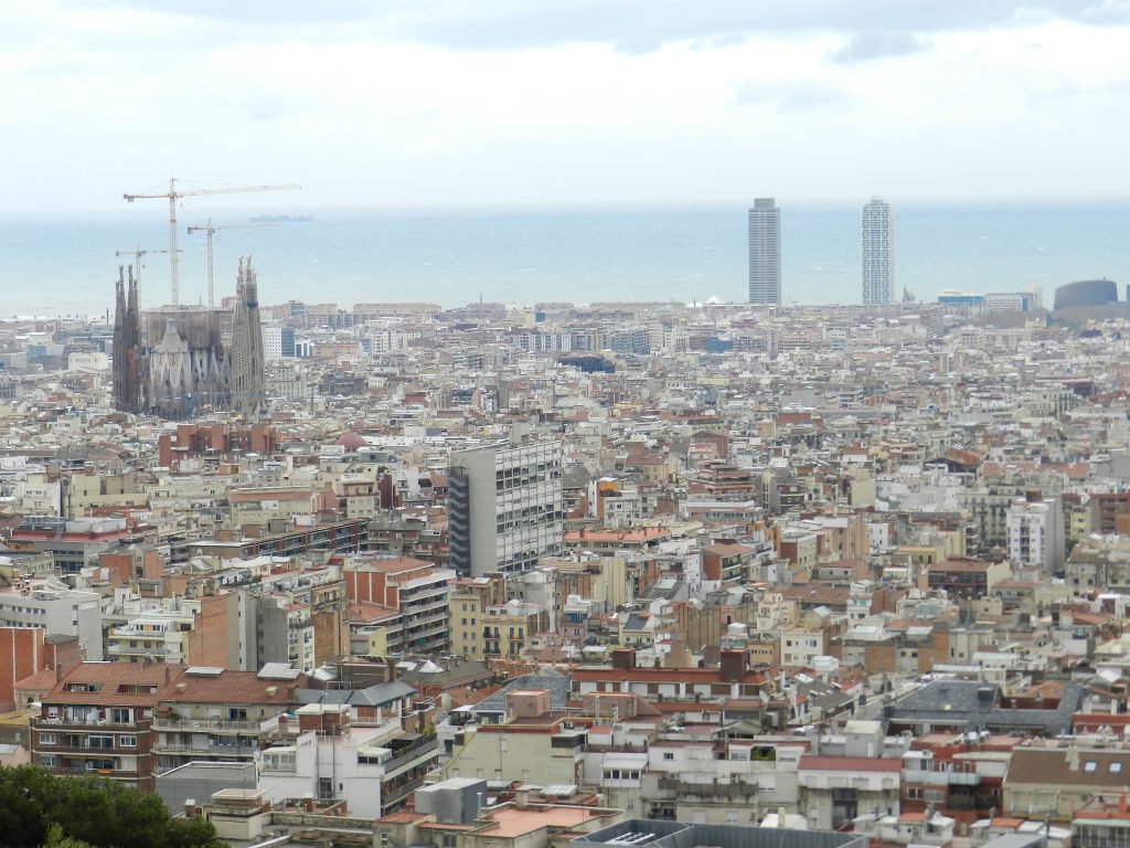 La prin Barcelona lui Gaudi