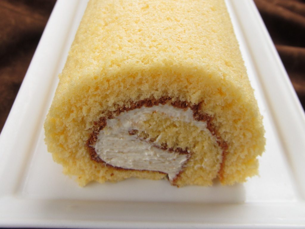 Rulada cu gem și cremă de vanilie