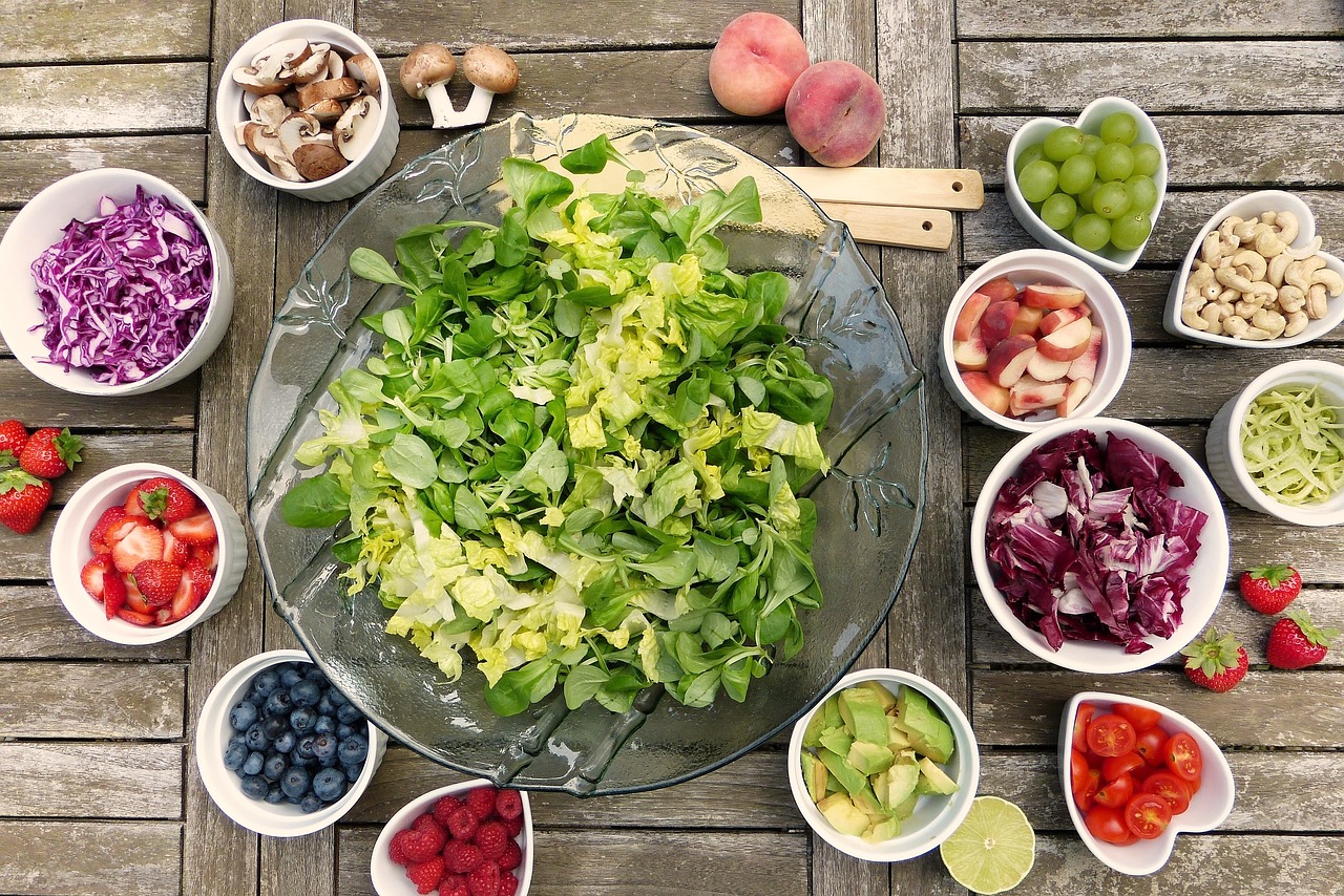 Exemple de meniuri cu 1.200 de calorii pe zi pentru o săptămână. Dai jos 1 kilogram în 7 zile!