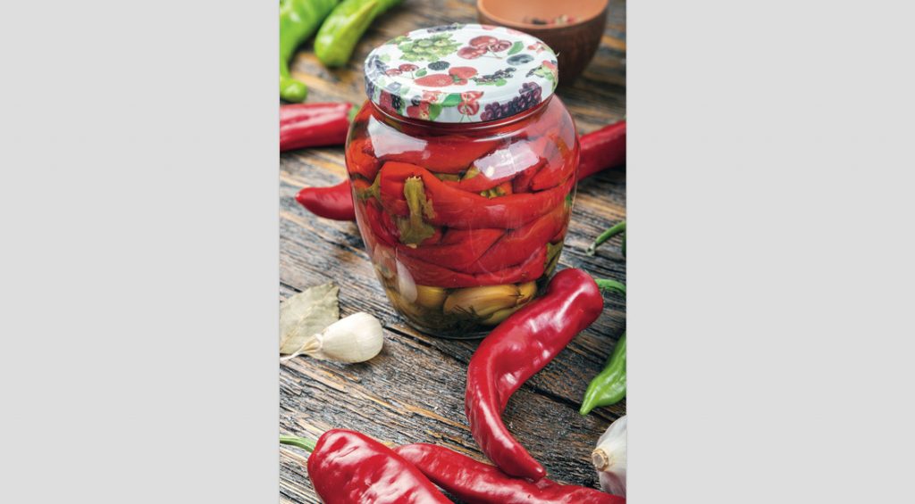 Conserve de toamnă: Ardei iuți marinați