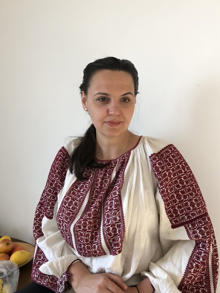 Christine Cioboată e Fata cu Ie