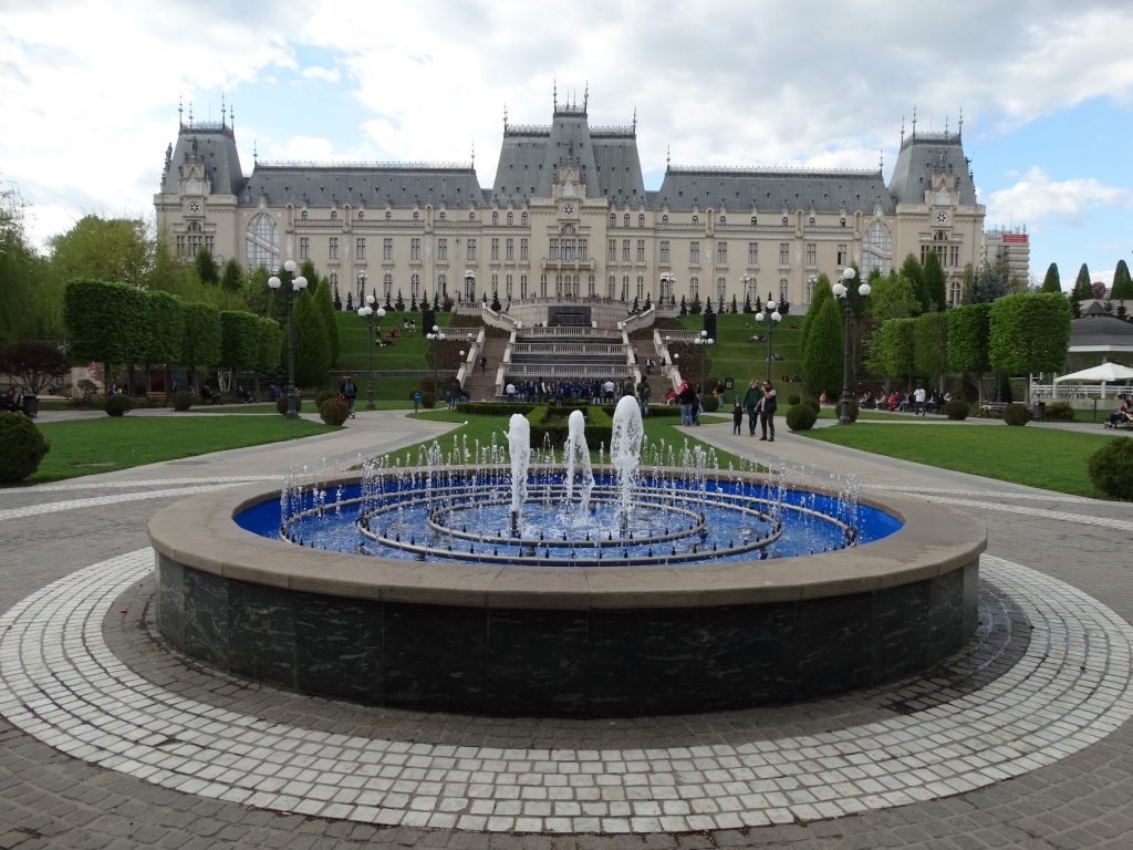 Iași, între parfumul teiului și al istoriei