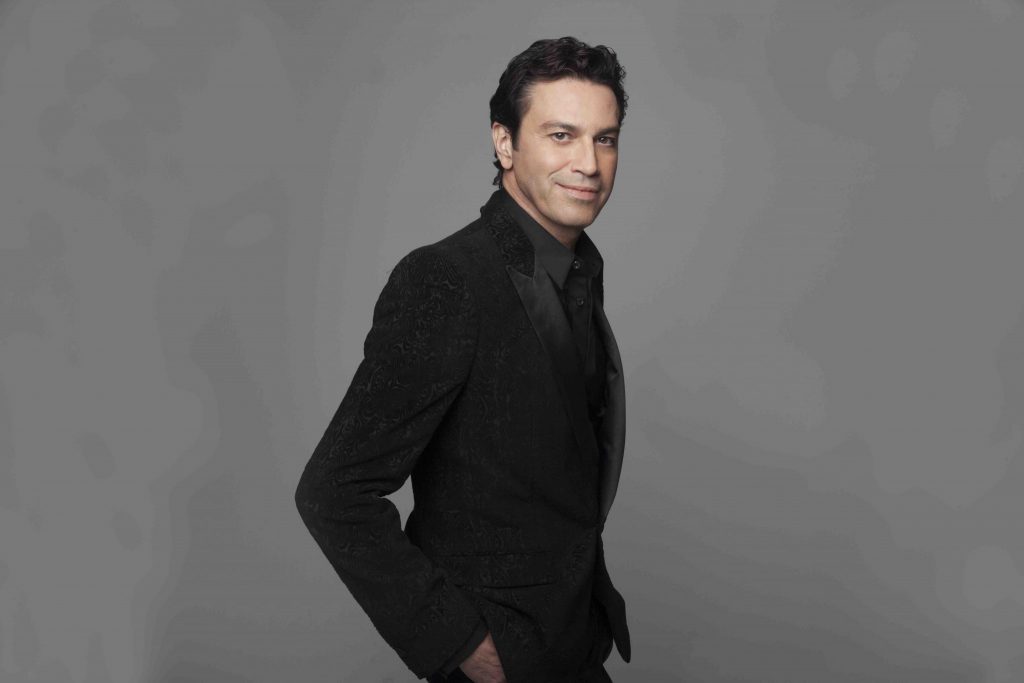 (P) Mario Frangoulis, în premieră în România