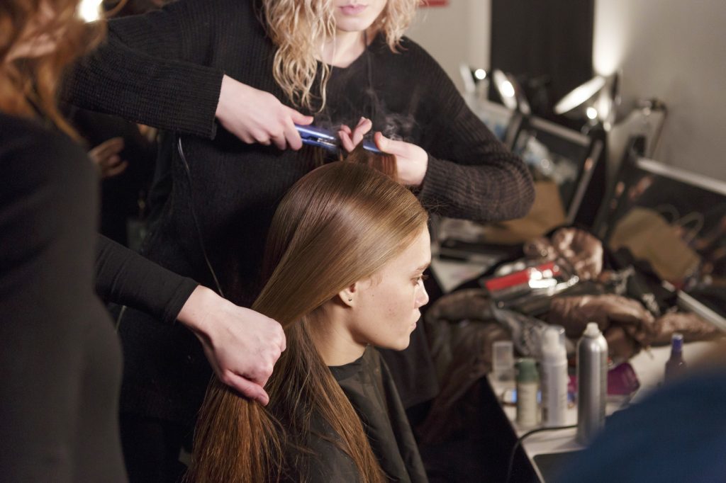 3 calități esențiale pe care TREBUIE să le aibă placa de întins părul