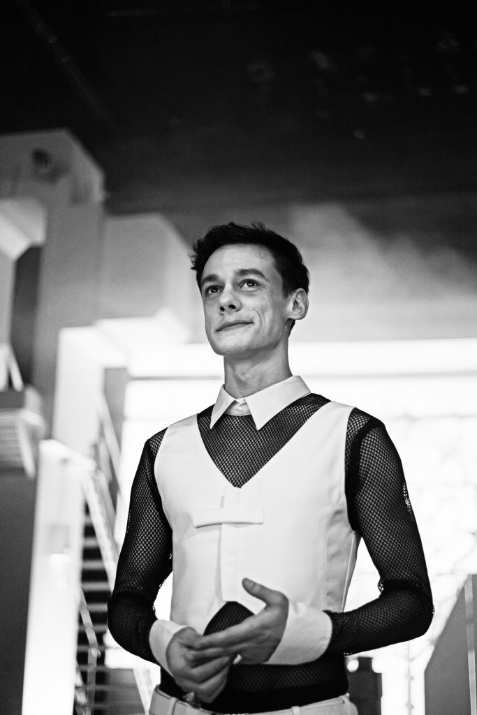 Vlad Logigan: Oare lui Moș Crăciun cine îi ia cadou?