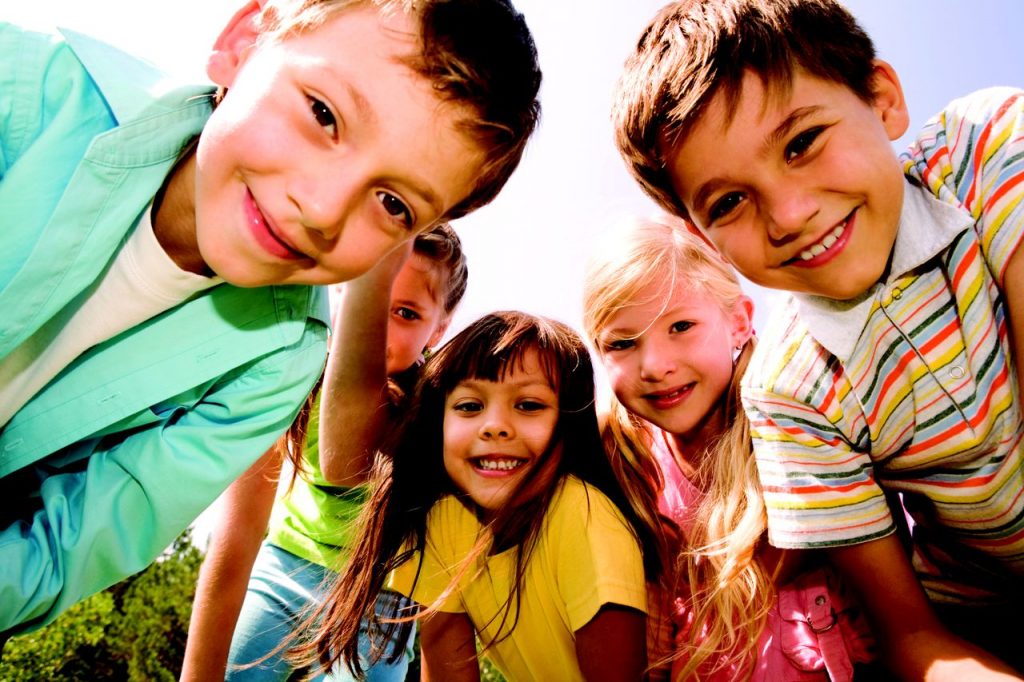 Top 4 haine pentru copii ideale pentru grădiniță