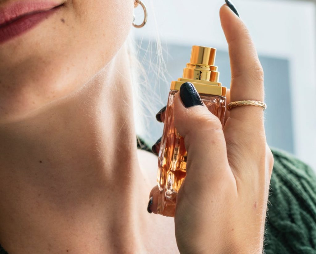 Stapanesti arta de a te parfuma? Parfumeaza-te cu talent!