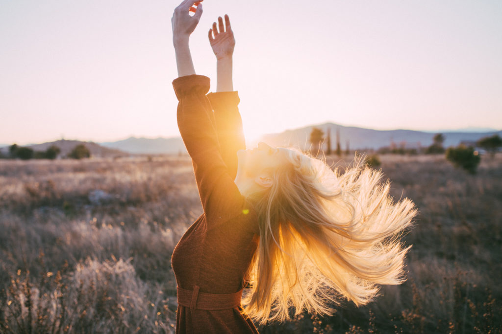 Cum îngrijești părul vopsit vara