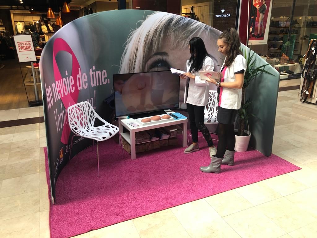 Peste 1.000 de femei au învățat să se autopalpeze