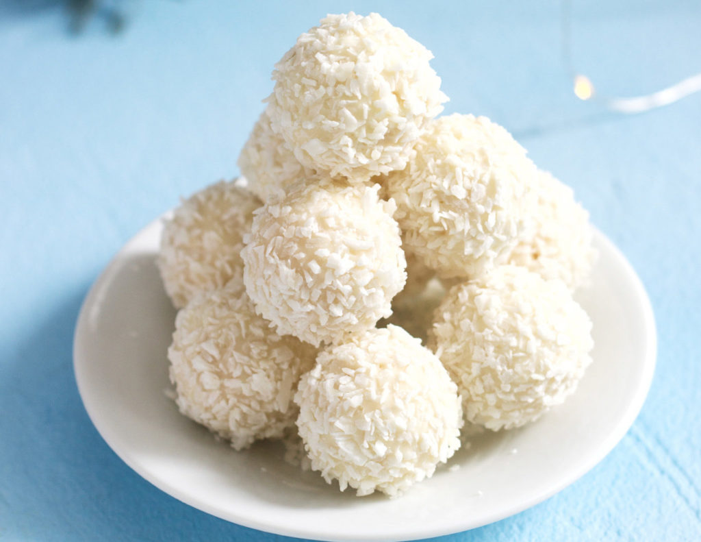Inspirație de sărbători: Bomboane cu nucă de cocos