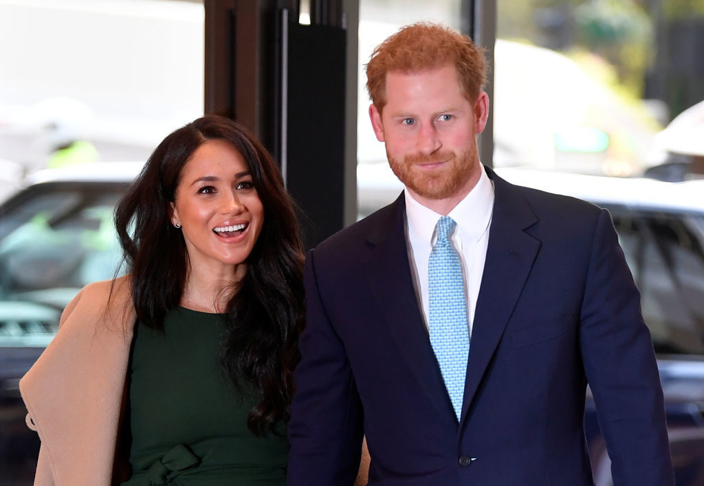 Harry și Meghan Markle renunță la rolurile lor regale