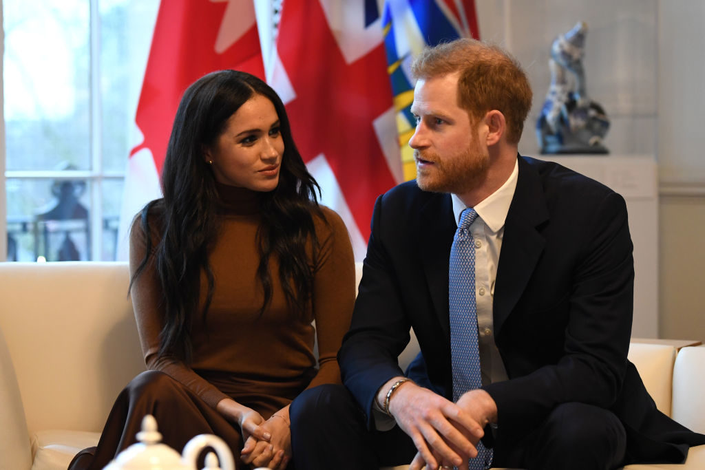 Harry și Meghan Markle, renunță la rolurile lor regale