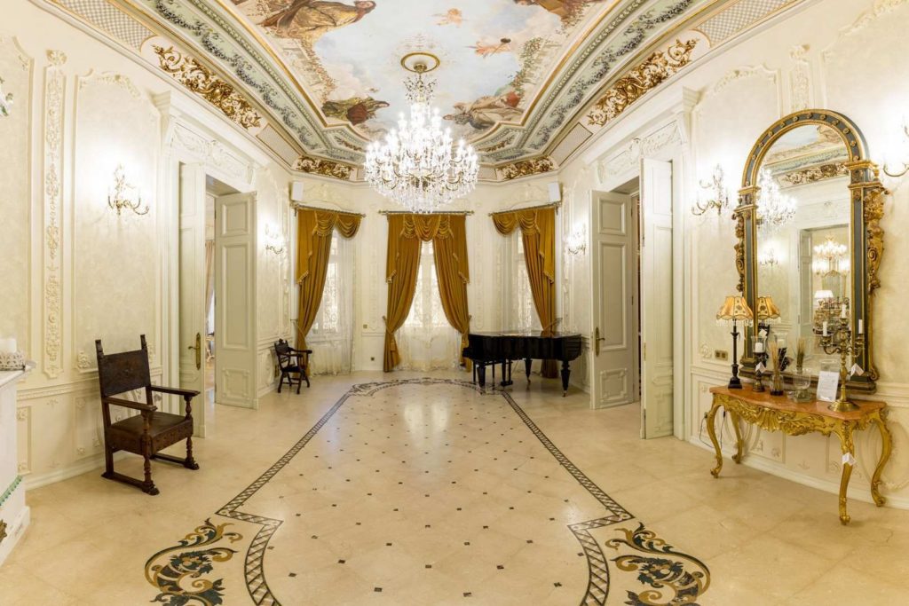 Organizează ședința foto de nuntă la Palatul Noblesse pentru imagini extraordinare