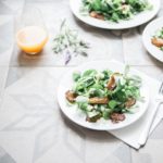 Salată de pui cu sos de lămâie și cu ce mai vrei tu!