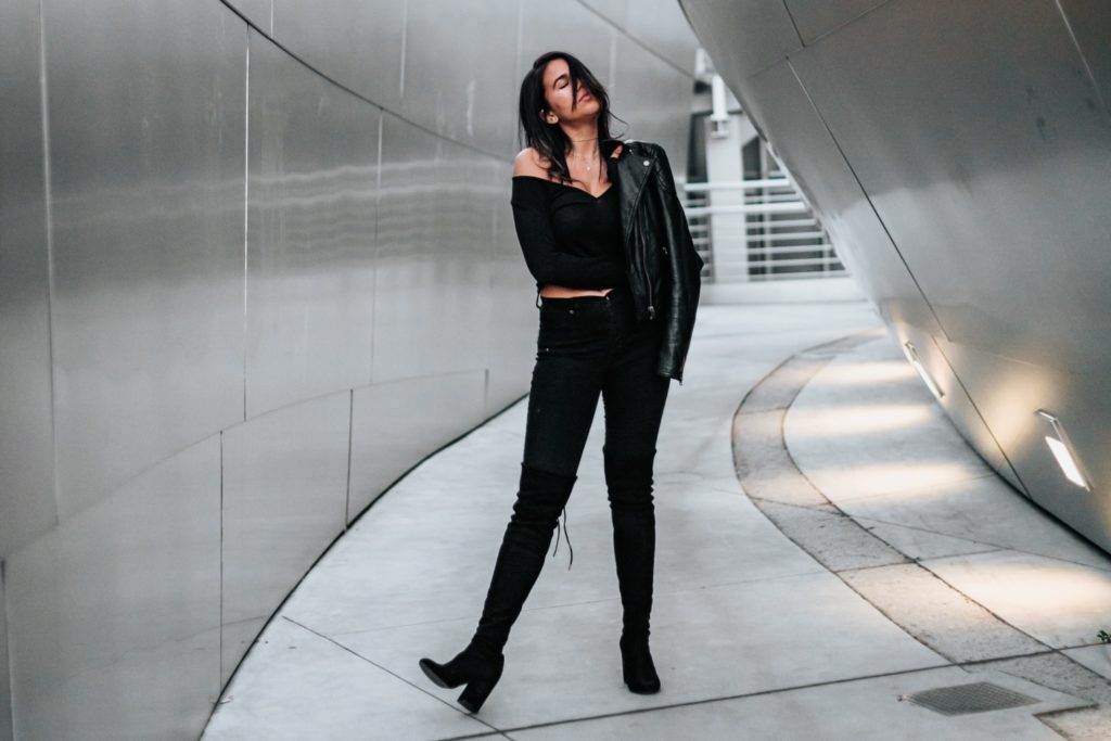 5 piese vestimentare pe care trebuie să le ai neapărat în garderobă