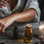 (P) 3 rețete de frumusețe cu ulei de canabis de care nu știai (P) 3 rețete de frumusețe cu ulei de canabis de care nu știai
