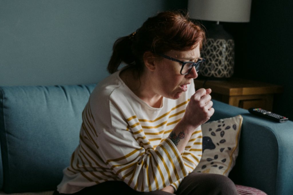 Tusea seacă: factori declanșatori și tratament