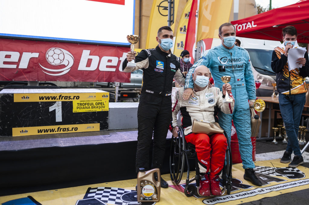 Scaunele rulante le dau aripi celor care nu pot să meargă