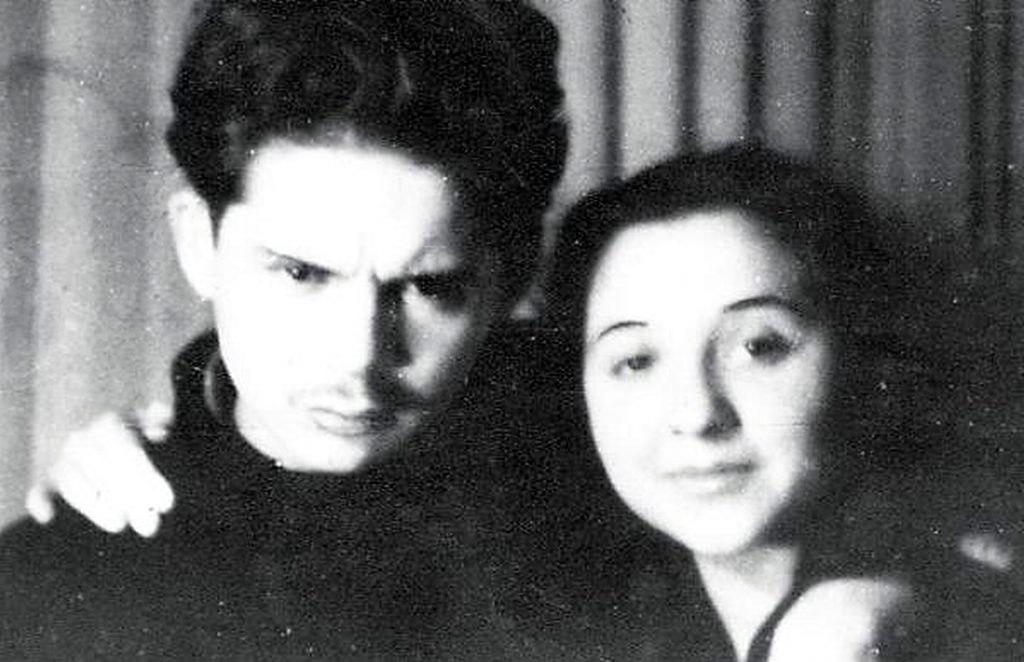 21 de flori pentru Nicolae Labiș