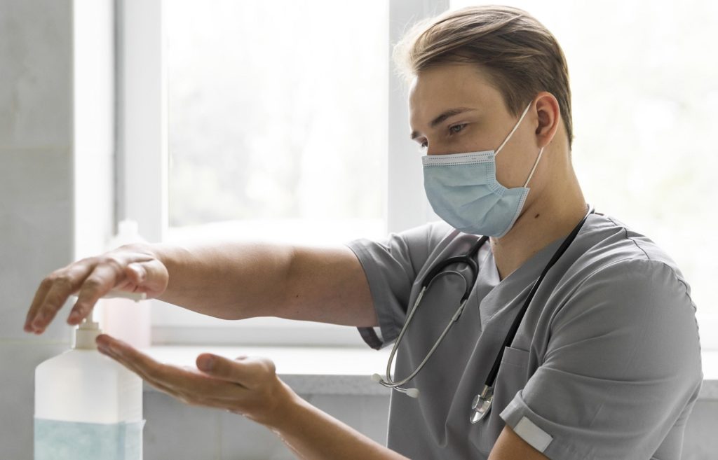 (P) De ce este important accesul la stații cu dezinfectanți pentru mâini?