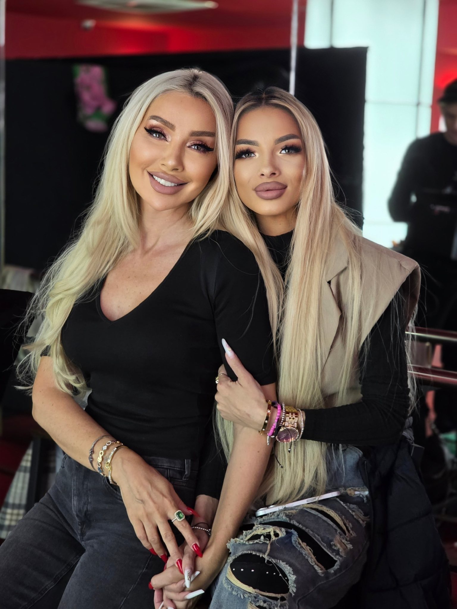 Loredana și Sonia Trifan au o relație specială.Sursa foto: Facebook