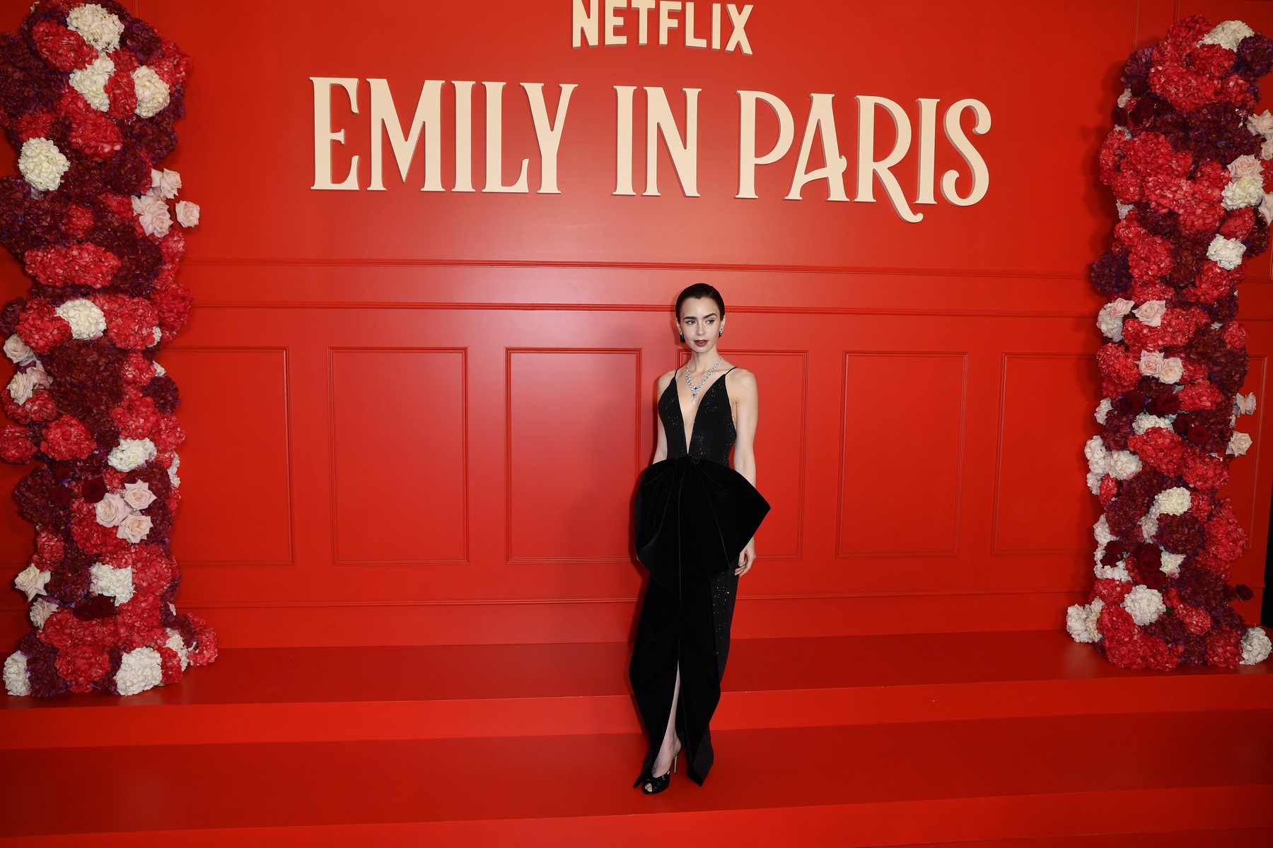 Lily Collins, la premiera sezonului 5 „Emily in Paris”. Sursa foto: Profimedia
