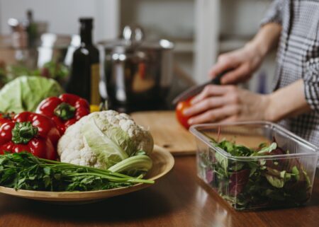 Cum să păstrezi alimentele mai mult timp proaspete. Vei economisi bani și te vei bucura de preparate mai gustoase