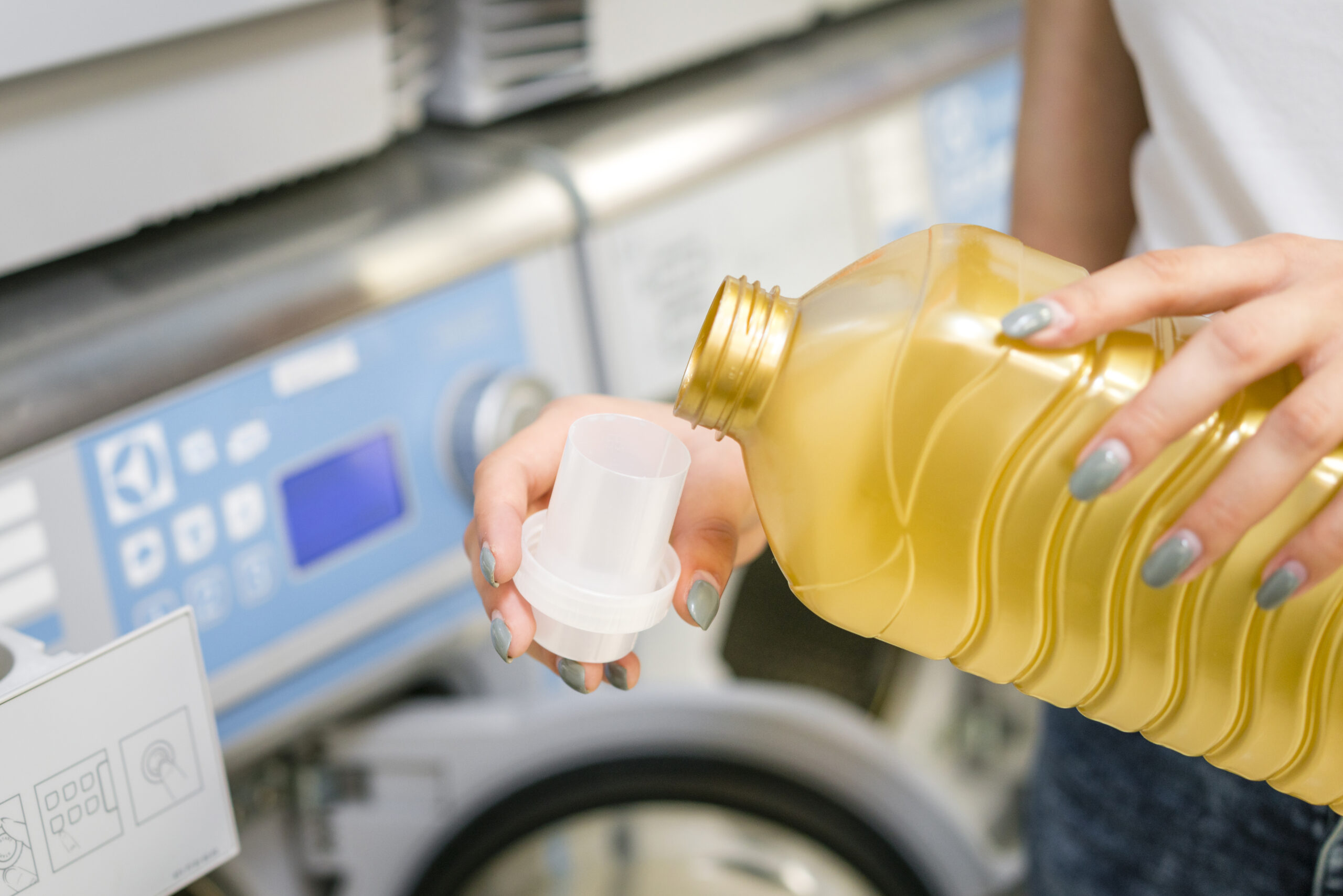 De ce să nu pui niciodată detergent de vase în mașina de spălat