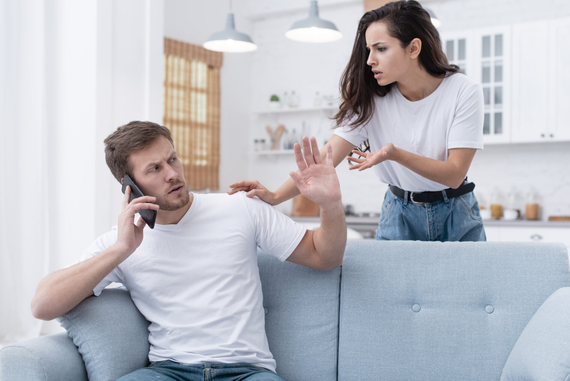 Când devine gelozia în cuplu o problemă. Sursa foto: Freepik