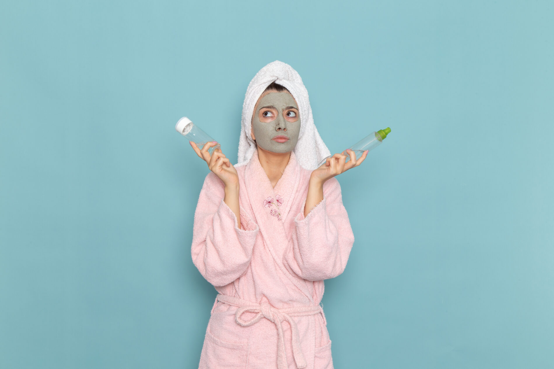 Greșeli frecvente în îngrijirea pielii. Sursa foto: Freepik