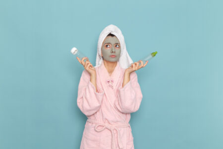 Greșeli de îngrijire a pielii pe care le facem fără să ne dăm seama. Micile obiceiuri zilnice care ne pot afecta mai mult decât credem