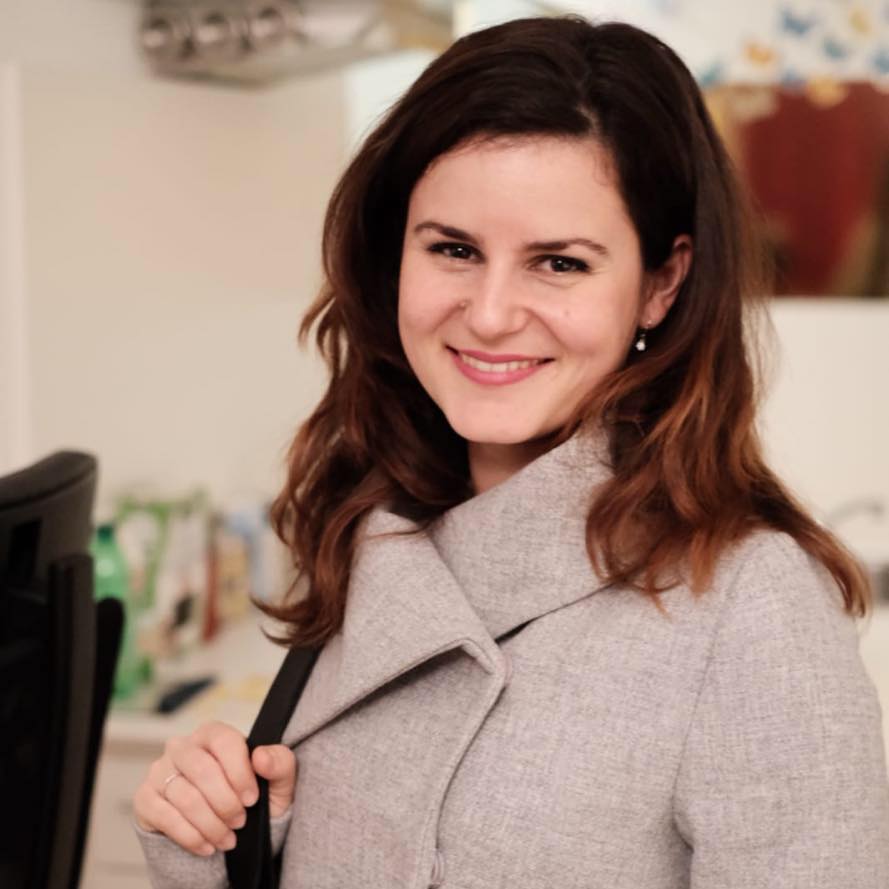 Românca Adela Frăsineanu nu și-a uitat originile