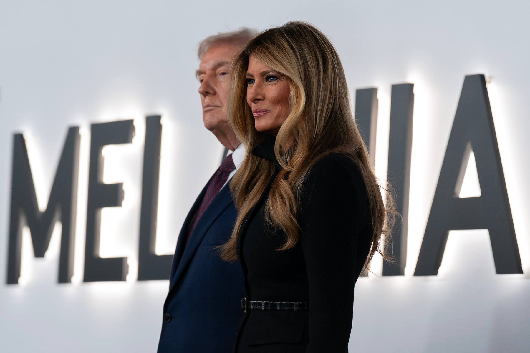 Președintele Donald Trump și prima doamnă Melania Trump sosesc la premiera filmului său „Melania” la Centrul Memorial John F. Kennedy pentru Artele Spectacolului, joi, 29 ianuarie 2026, la Washington. Sursa foto: Jose Luis Magana / AP / Profimedia