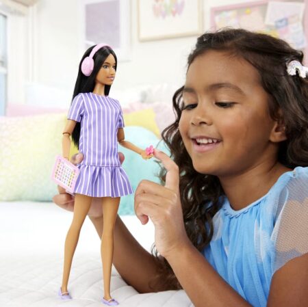 Prima Barbie cu autism a fost lansată. Ce impact are asta pentru copiii și părinții din comunitate, conform experților: „Ar trebui să te ajute să îți crești încrederea în cine ești”