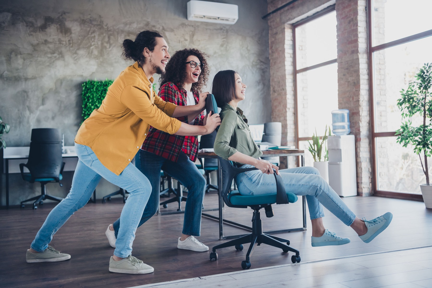 Află ce tip de colegă ești cu un test rapid de 10 întrebări. Sursa foto: Roman Samborskyi / Stock Budget / Profimedia