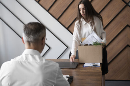 Ai fost concediată pe neașteptate? Cum să te aduni și să o iei de la capăt fără să clachezi