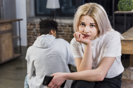 De ce e greu să mergi mai departe după o despărțire dacă păstrezi legătura cu el