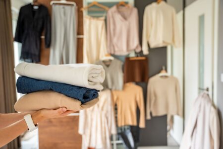 Cumpărături inteligente: ce haine și accesorii este mai bine să cumperi la mâna a doua